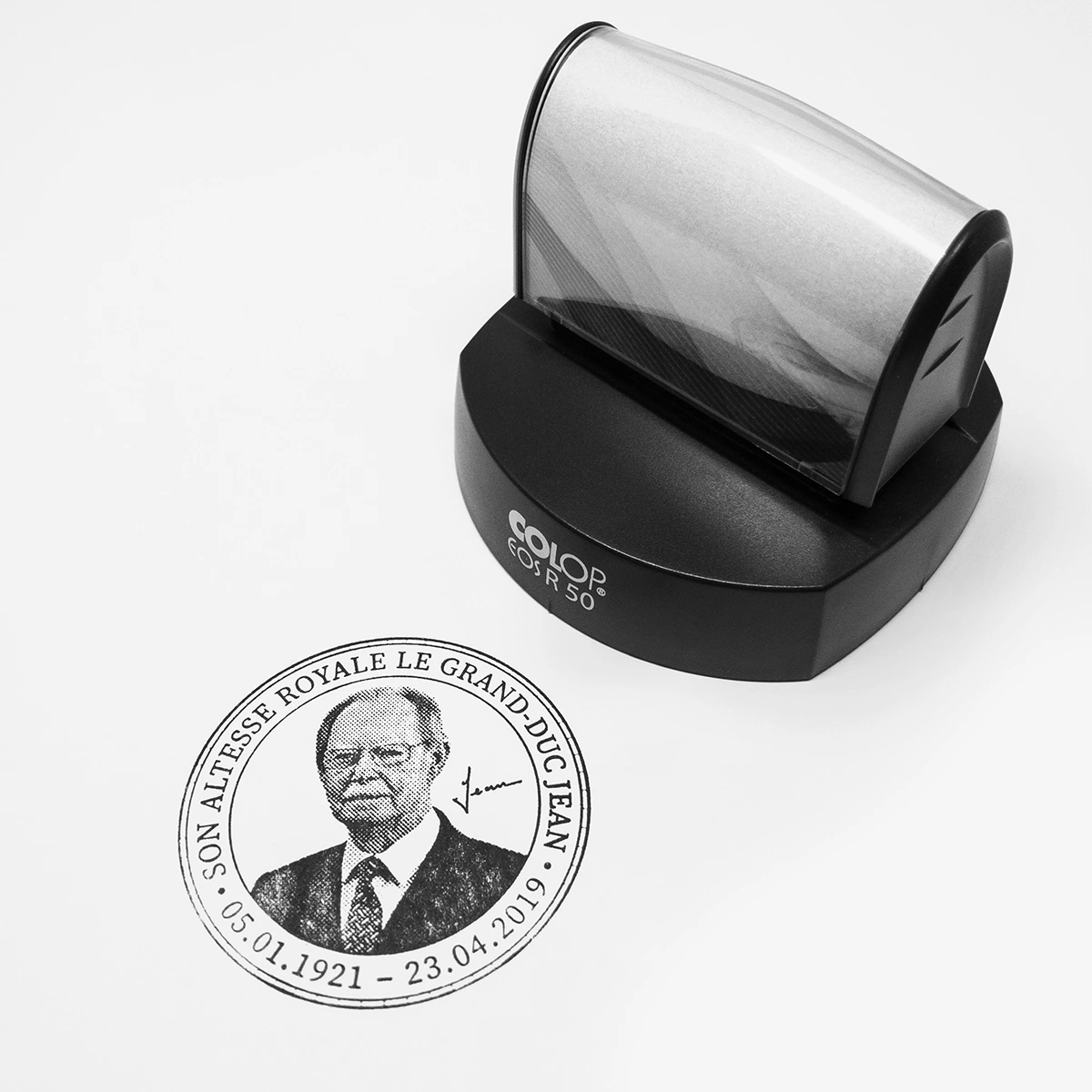 HANKO Stempel - Product Photography - Pre-inked stamp with portrait